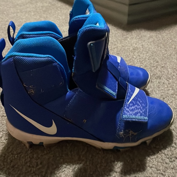 - Nike youth football high top cleats. Velcro no lacing - Picture 4 of 7